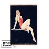 Plaque Métal Vintage Pin-Up Plongeoir Maillot Rouge - Le Vintage Illuminé