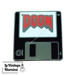 Pin's Doom Disquette - Le Vintage Illuminé