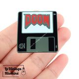 Pin's Doom Disquette - Le Vintage Illuminé