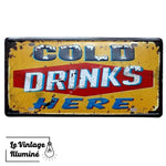 Plaque Métal Vintage Cold Drinks Here - Le Vintage Illuminé