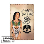Plaque Métal Tattoo Shop Girl - Le Vintage Illuminé